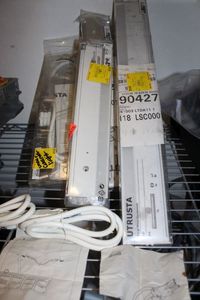 lot 166 image: Linking Light Fixtures