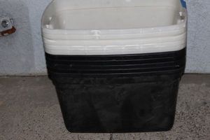 lot 185 image: Totes with no lids