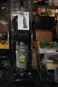 lot 262 image: Bissel Clean view Helix 12AMP