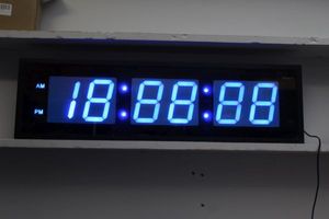 lot 287 image: Large DB Tech clock no remote