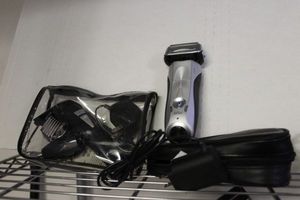 lot 64 image: Phillips Beard Trimmer and Braun Electric Razor, Per Consignor These Work