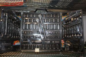 lot 80 image: Performance Tools 125 PCS Tool Set