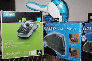 lot 82 image: Dymo Portable Label maker, Electric Stapler and Tape dispenser, Extra cartridge for Label maker