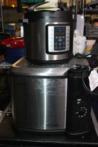 lot 88 image: Professional Series Butterball Electric Fryer and Insignia instapot Per Consignor These Work