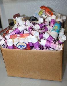 lot 138 image: Stick em Up Very Large Quantity of Glue Sticks