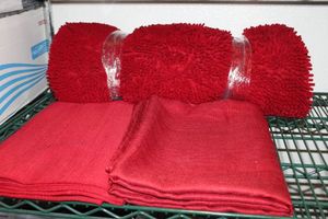 lot 194 image: Two Table Cloths and Area Rug Approx 56x24