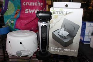 lot 212 image: Sleep Noise Machiner Baun Electric Razor and Smart Wet Tissue Device