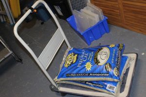 lot 511 image: Small Utility Cart with 80 Lbs. Cat litter