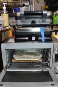 lot 395 image: Toaster Oven, Panini maker and Grill
