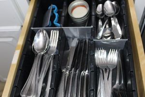 lot 397 image: Drawer of Flatware