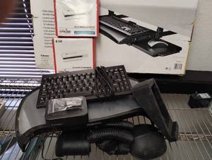 lot 609 image: Computer components  as shown