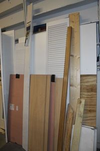 lot 552 image: large Quantity of Wood for any type of project