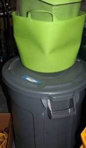lot 563 image: Trash Cans and Containers