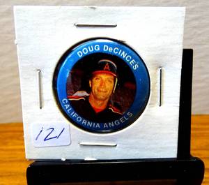 lot 121 image: 1984 Fun Foods Baseball Pins # 73 DOUG DeCENCES