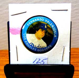 lot 125 image: 1984 Fun Foods Baseball Pins FERNANDO VALENZUELA