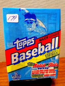 lot 179 image: 1992 TOPPS BASEBALL FACTORY SEALED WAX PACK 15 CARDS