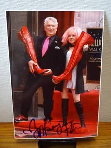 lot 89 image: AUTOGRAPHED 5 X 7 PHOTO BY LEGEND HARVEY FIERSTEIN