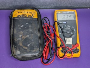 lot 8 image: FLUKE 77 III MULTIMETER