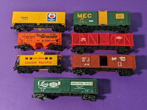 lot 58 image: HO Train Freight Car Bundle #58