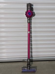 lot 68 image: Dyson V6 Cordless Stick Vacuum Cleaner