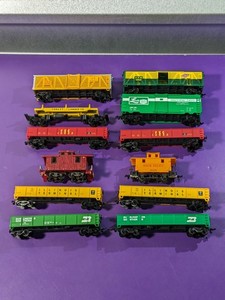 lot 69 image: HO Train Freight Car Bundle #69