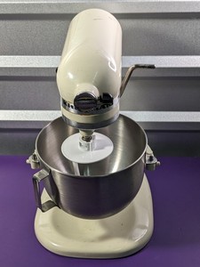 lot 76 image: KitchenAid K5SS Mixer