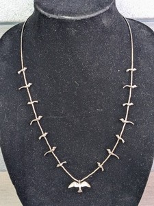 lot 102 image: Vintage Sterling Silver Bird Necklace 17.5grams