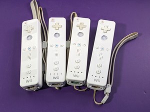 lot 123 image: Lot of 4 - Nintendo Wii Controllers