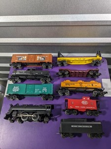 lot 135 image: Lionel New York Central Flyer Train Set