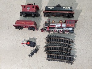 lot 136 image: Bachmann G Scale Train & Tracks Bundle