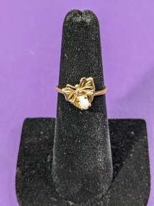 lot 149 image: 10K Gold Butterfly Ring w Stones Size 6 - 1.9grams