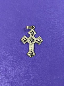 lot 150 image: 14K Gold Cross Necklace Pendant - 1.1grams