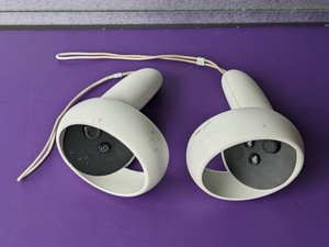 lot 184 image: Pair of Oculus Controllers JJD96CX