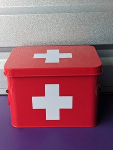 lot 193 image: Metal Container 9x6x6in
