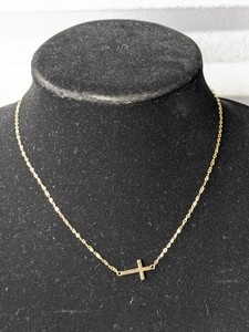 lot 206 image: 10K Gold 16 Necklace & Cross Pendant - 0.84grams