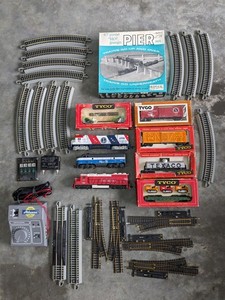 lot 224 image: HO Train Set & Trees Bundle
