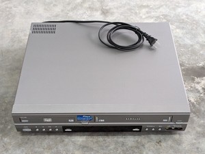 lot 229 image: Samsung DVDVHS Dual Deck DVD-V1000