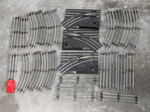 lot 232 image: Lionel Metal Tracks Bundle