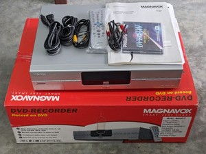 lot 233 image: Magnavox DVD-Recorder MDV630R117