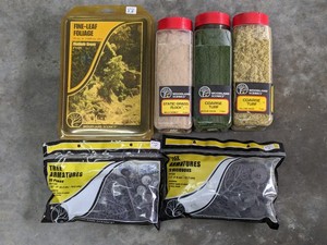 lot 242 image: Woodland Scenics Train Set Landscape Decoration Supplies Bundle