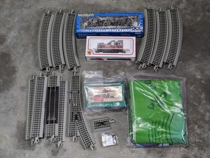 lot 259 image: Bachmann HO Train Set & Tracks Bundle