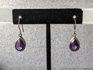 lot 276 image: Sterling Silver 925 Earrings w Purple Stones - 4.6grams