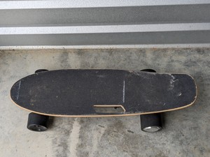 lot 295 image: Weskate H2S Skateboard