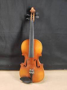 lot 70 image: Vintage Skylark MV018 Violin