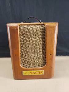 lot 65 image: WOW  Vintage Melcor Master Model 530 1940s Tube Amp