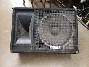 lot 91 image: Yamaha SM151V 1000W 15 Passive Floor Monitor