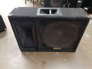 lot 92 image: Yamaha SM151V 1000W 15 Passive Floor Monitor
