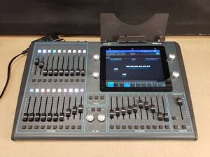 lot 47 image: WOW ChamSys QuickQ 20 Lighting Console.  LOOK THIS BAD BOY UP