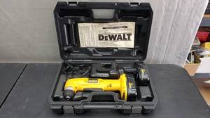 lot 14 image: Dewalt 18v Right Angle Drill w Case, 2 Batteries & Charger, Model DW960