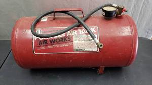 lot 22 image: Midwest Products 7 Gallon Portable Air Tank